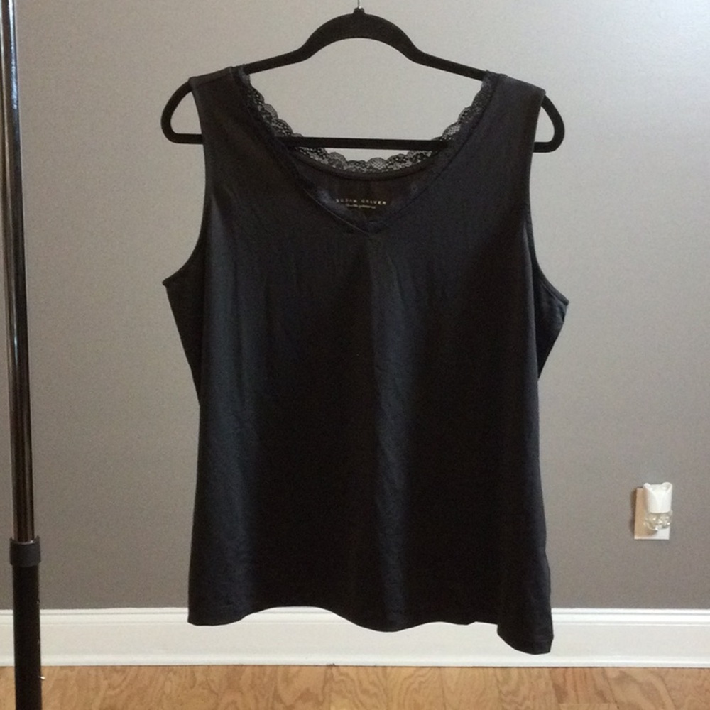 1X Susan Graver Smoothing Essentials black lace V-neck tank